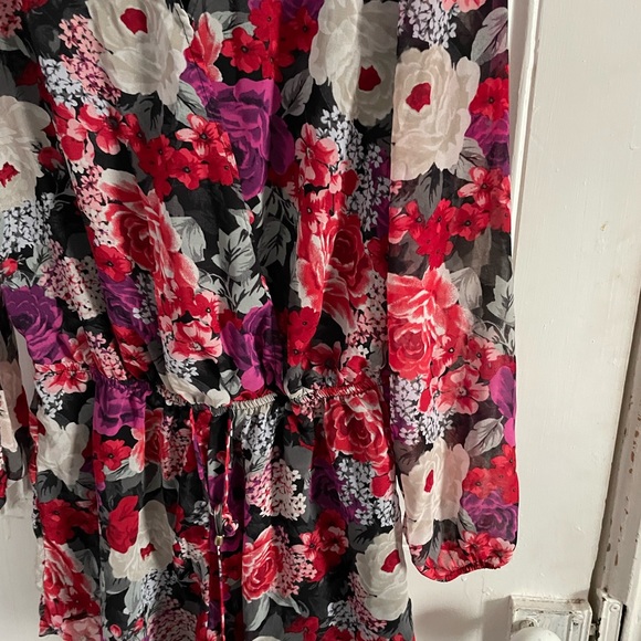 Floral Romper - Picture 3 of 3